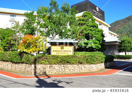 栃木県日光市 鬼怒川金谷ホテルと青空 栃木県日光市 鬼怒川金谷ホテルと青空 85935816
