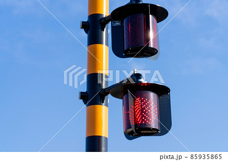 線路・枕木・レール・警報機・踏切 線路・枕木・レール・警報機・踏切 85935865