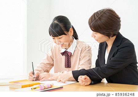 中学生 高校生 女性 勉強 受験 教育 学習 中学生 高校生 女性 勉強 受験 教育 学習 85936248