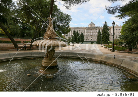 スペイン マドリッド サバティニ庭園と王宮 スペイン マドリッド サバティニ庭園と王宮 85936791