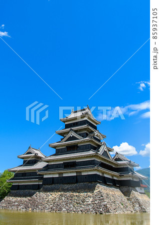 【長野県　松本市】国宝　松本城 85937105