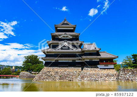 【長野県　松本市】国宝　松本城 85937122
