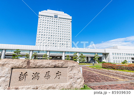 新潟県新潟市　晴天の新潟県庁 85939630