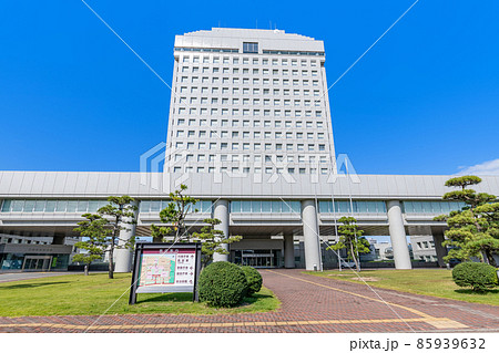 新潟県新潟市　晴天の新潟県庁 85939632