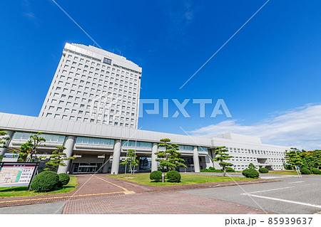 新潟県新潟市　晴天の新潟県庁 85939637