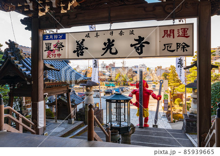 冬の岐阜善光寺、鬼のいる風景〈岐阜県岐阜市〉 85939665