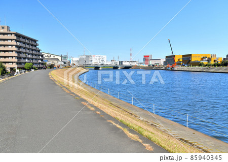 新鶴見橋／鶴見川を下流より望む(神奈川県横浜市)【2021.11】 85940345
