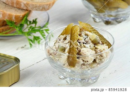Bowl of fresh pate decorated with cut pickles. 85941928