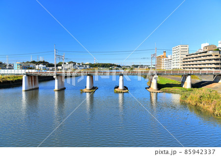 大綱橋/鶴見川より上流方向を望む(神奈川県横浜市)【2021.11】 大綱橋/鶴見川より上流方向を望む(神奈川県横浜市)【2021.11】 85942337