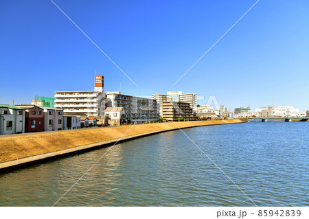 森永橋/鶴見川より新鶴見橋方面を望む(神奈川県横浜市)【2021.11】 森永橋/鶴見川より新鶴見橋方面を望む(神奈川県横浜市)【2021.11】 85942839