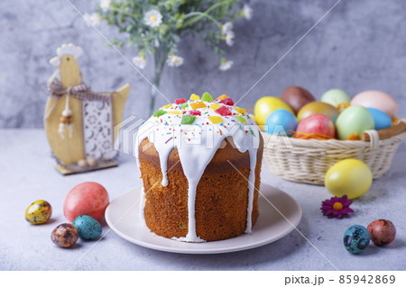 Easter cake with candied fruits and colored eggs. Traditional Easter baking. Easter holiday. Close-up. 85942869