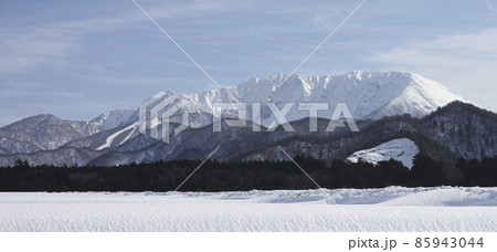 鳥取県大山町から見た冬の大山北壁 85943044