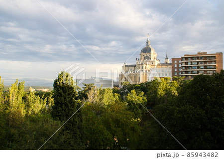 スペイン　マドリッド　アルムデナ大聖堂 85943482