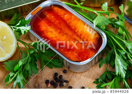 Mackerel fillets in tomato sauce 85944026