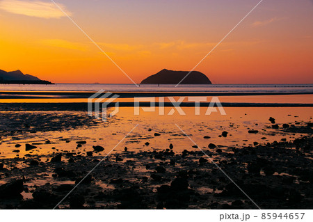 夕刻の西広海岸　和歌山県有田郡広川町 85944657