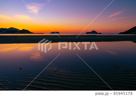 夕暮れの西広海岸　リフレクション　和歌山県有田郡広川町 85945178