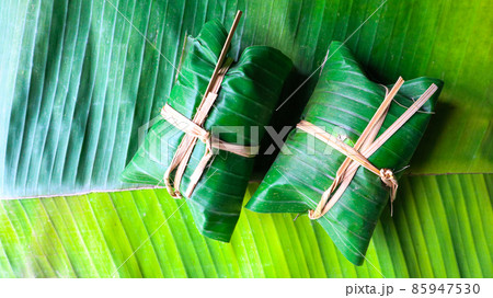 Bundle of bananas with Sticky Rice on banana leaves 85947530
