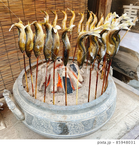 鮎の炭火焼きの塩焼き 85948031
