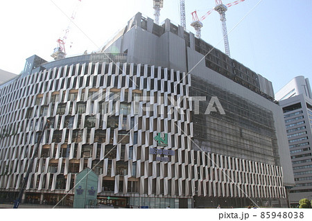 建設工事中の阪神百貨店梅田本店 85948038