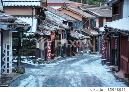 岡山観光名所の吹屋ふるさと村と雪景色 岡山観光名所の吹屋ふるさと村と雪景色 85948045