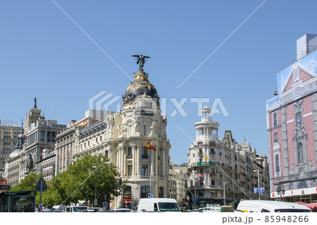 スペイン　マドリッド　アルカラ通りの風景　メトロポリス・ビル 85948266