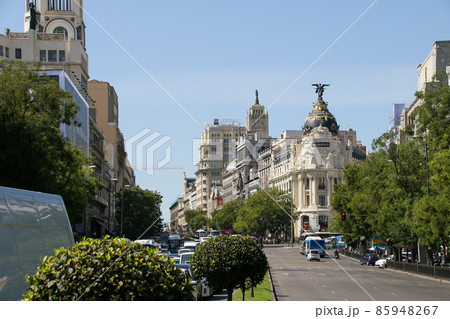 スペイン　マドリッド　アルカラ通りの風景　メトロポリス・ビル 85948267