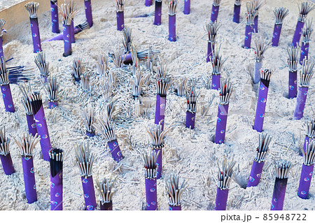 鎌倉 銭洗弁天(銭洗弁財天宇賀福神社)のお線香 85948722