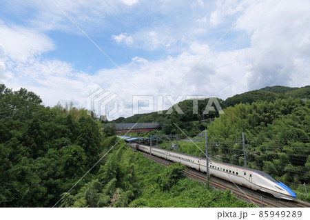 安中榛名駅を通過する新幹線 E7系 安中榛名駅を通過する新幹線 E7系 85949289