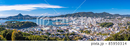 《長崎県》佐世保中心街の街並み・天神山公園の眺め 85950314
