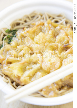 美味しい天ぷらそば(かきあげ蕎麦)  美味しい天ぷらそば(かきあげ蕎麦)  85950663