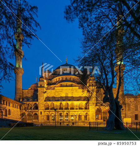 Night shot of Sultan Ahmed Mosque (Blue Mosque), Istanbul, Turkey 85950753