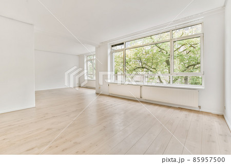 Mind-blowing room with a large window in a luxury home Mind-blowing room with a large window in a luxury home 85957500