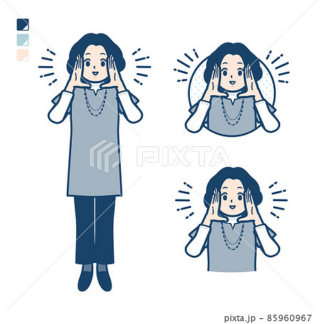 チュニック中年女性が大声で呼びかけているイラストのイラスト素材