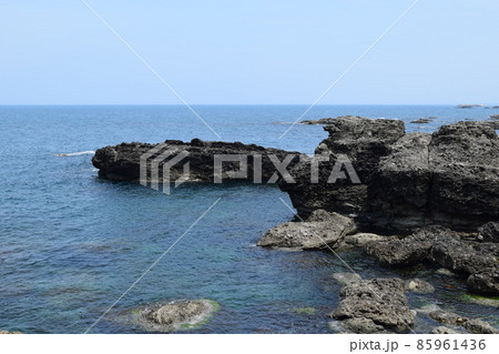 庄内海岸の岩場風景 85961436