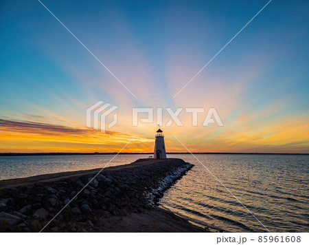 Sunset beautiful landscape of the Lake Hefner lighthouse 85961608