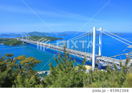 新緑の下津井瀬戸大橋（瀬戸大橋） 85962368