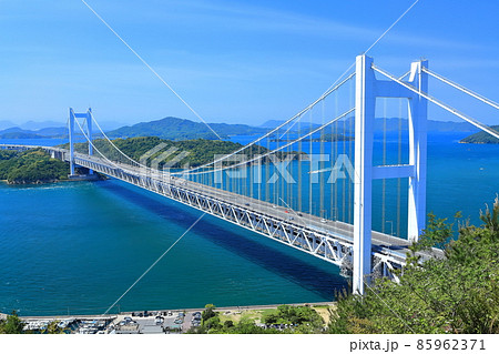 新緑の下津井瀬戸大橋（瀬戸大橋） 85962371
