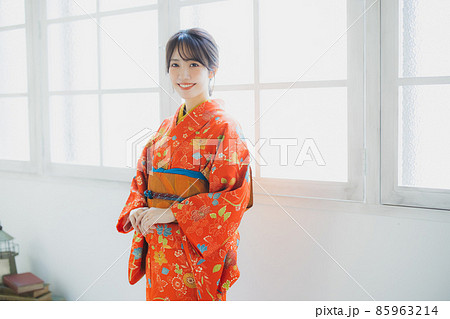 赤い小紋の女性 赤い小紋の女性 85963214