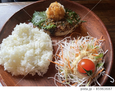 ハンバーグプレートランチ 85963687