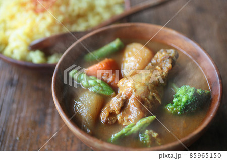 できたてのほんわか湯気の上がるチキンカレー できたてのほんわか湯気の上がるチキンカレー 85965150