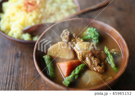 できたてのほんわか湯気の上がるチキンカレー できたてのほんわか湯気の上がるチキンカレー 85965152