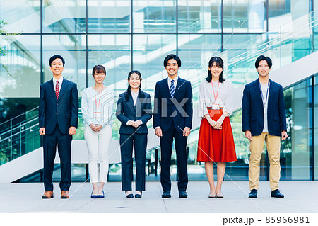 若いオフィスのスタッフ　撮影協力「LINK FOREST」 85966981