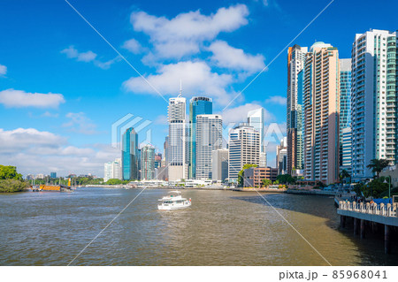 Brisbane city skyline and Brisbane river 85968041