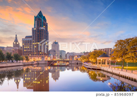 Downtown Milwaukee skyline in USA 85968097