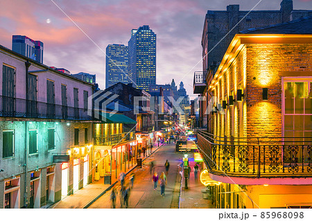 Pubs and bars with neon lights in the French Quarter, New Orleans 85968098