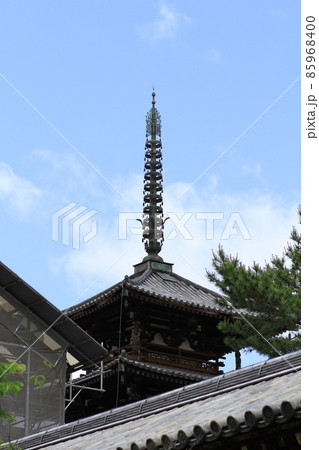 薬師寺にある建築物の塔の一部19 85968400