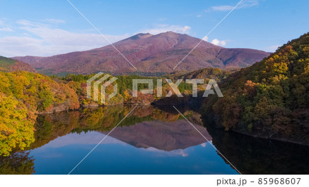 《宮城県・七ヶ宿町》紅葉の長老湖 《宮城県・七ヶ宿町》紅葉の長老湖 85968607