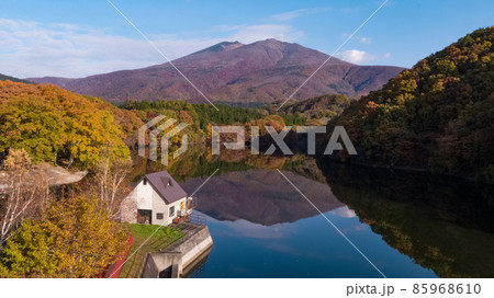 《宮城県・七ヶ宿町》紅葉の長老湖 《宮城県・七ヶ宿町》紅葉の長老湖 85968610