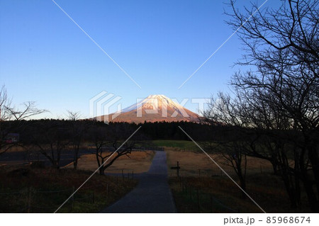 朝霧高原　赤富士 85968674
