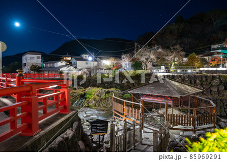 夜の修善寺温泉(紅葉シーズン) 夜の修善寺温泉(紅葉シーズン) 85969291